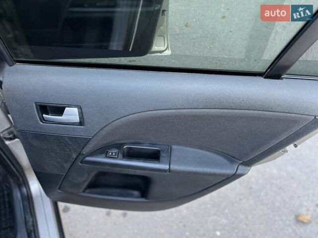 Форд Мондео 2002 в Черновцах на Automoto.ua Серый Форд Мондео, объемом двигателя 1.8 л и пробегом 271 тыс. км за 2600 $, фото 33 на Automoto.ua