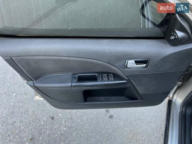 Форд Мондео 2002 в Черновцах на Automoto.ua Серый Форд Мондео, объемом двигателя 1.8 л и пробегом 271 тыс. км за 2600 $, фото 28 на Automoto.ua