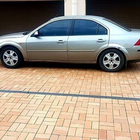 Сірий Форд Мондео, об'ємом двигуна 2 л та пробігом 262 тис. км за 3200 $, фото 2 на Automoto.ua