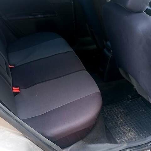 Сірий Форд Мондео, об'ємом двигуна 2 л та пробігом 262 тис. км за 3200 $, фото 4 на Automoto.ua