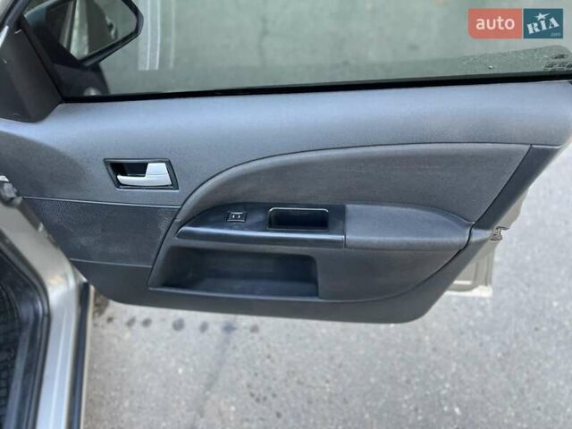 Форд Мондео 2002 в Черновцах на Automoto.ua Серый Форд Мондео, объемом двигателя 1.8 л и пробегом 271 тыс. км за 2600 $, фото 36 на Automoto.ua