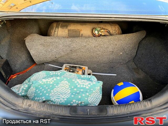 Сірий Форд Мондео, об'ємом двигуна 2 л та пробігом 331 тис. км за 3800 $, фото 11 на Automoto.ua