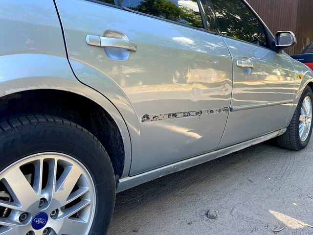 Сірий Форд Мондео, об'ємом двигуна 2 л та пробігом 331 тис. км за 3800 $, фото 5 на Automoto.ua