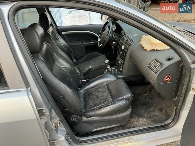 Серый Форд Мондео, объемом двигателя 2.5 л и пробегом 290 тыс. км за 3000 $, фото 2 на Automoto.ua