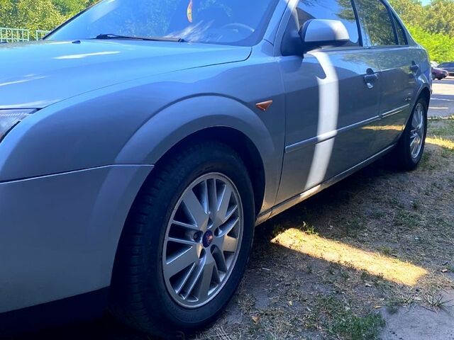 Сірий Форд Мондео, об'ємом двигуна 2 л та пробігом 331 тис. км за 3800 $, фото 2 на Automoto.ua