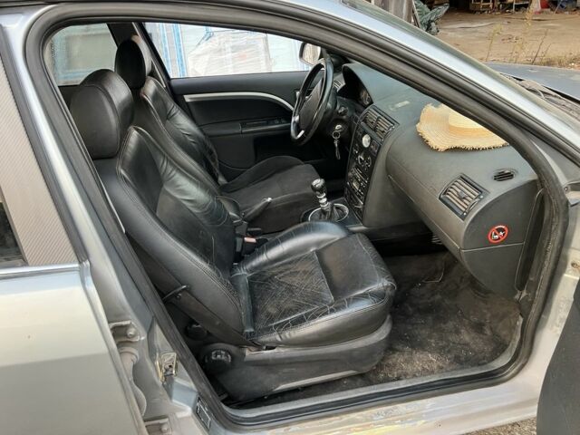 Серый Форд Мондео, объемом двигателя 2.5 л и пробегом 290 тыс. км за 3000 $, фото 7 на Automoto.ua