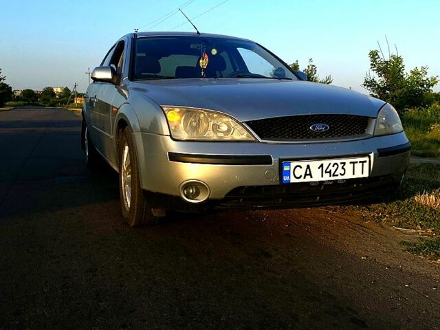 Сірий Форд Мондео, об'ємом двигуна 2 л та пробігом 331 тис. км за 3800 $, фото 1 на Automoto.ua