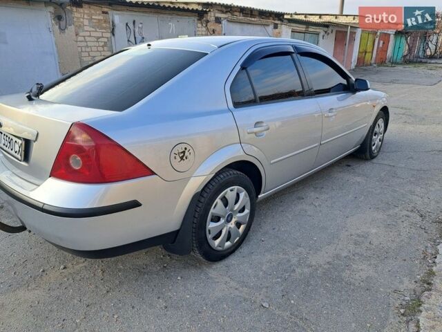 Сірий Форд Мондео, об'ємом двигуна 1.8 л та пробігом 238 тис. км за 3800 $, фото 6 на Automoto.ua