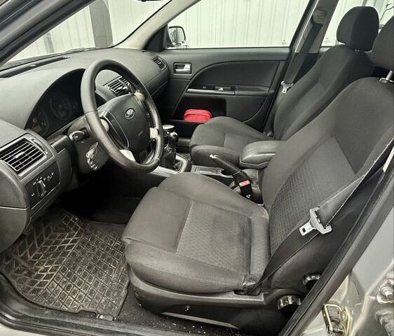 Сірий Форд Мондео, об'ємом двигуна 2 л та пробігом 287 тис. км за 1700 $, фото 3 на Automoto.ua