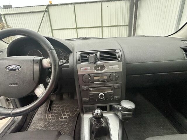 Сірий Форд Мондео, об'ємом двигуна 2 л та пробігом 287 тис. км за 1700 $, фото 4 на Automoto.ua