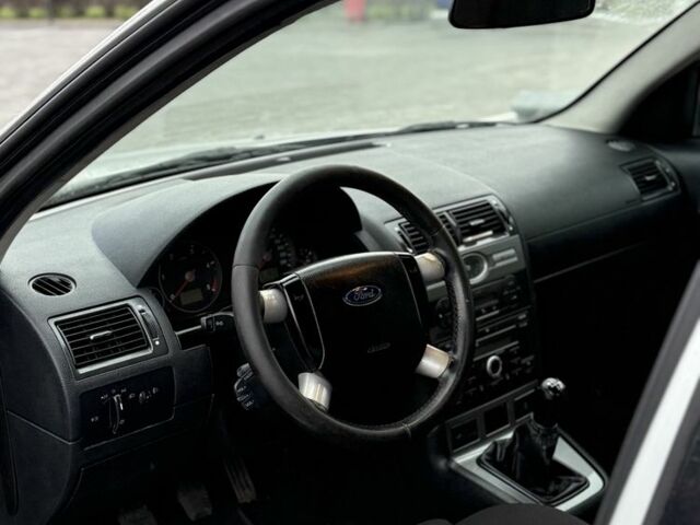 Сірий Форд Мондео, об'ємом двигуна 2 л та пробігом 268 тис. км за 1900 $, фото 7 на Automoto.ua