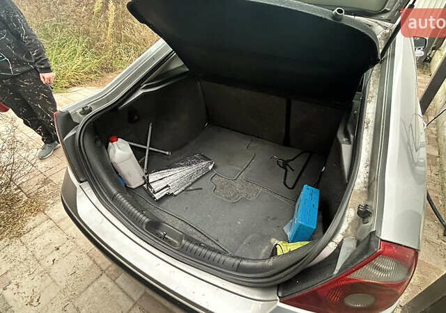 Сірий Форд Мондео, об'ємом двигуна 2 л та пробігом 287 тис. км за 2500 $, фото 7 на Automoto.ua