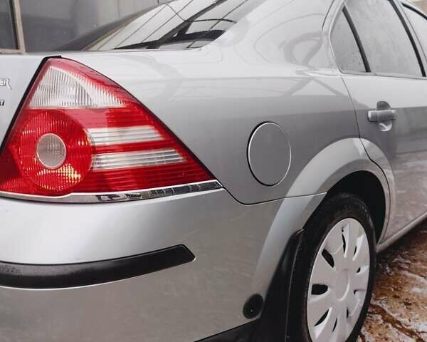 Сірий Форд Мондео, об'ємом двигуна 2.02 л та пробігом 280 тис. км за 3250 $, фото 3 на Automoto.ua