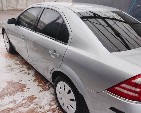 Сірий Форд Мондео, об'ємом двигуна 2.02 л та пробігом 280 тис. км за 3250 $, фото 2 на Automoto.ua