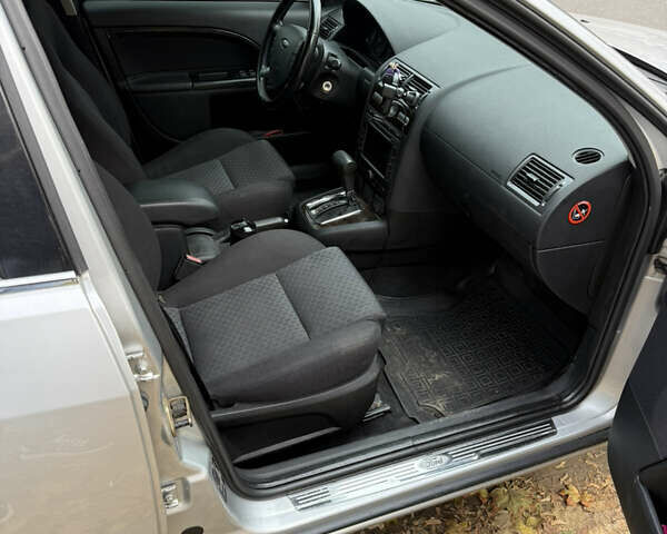 Серый Форд Мондео, объемом двигателя 2 л и пробегом 208 тыс. км за 4500 $, фото 3 на Automoto.ua