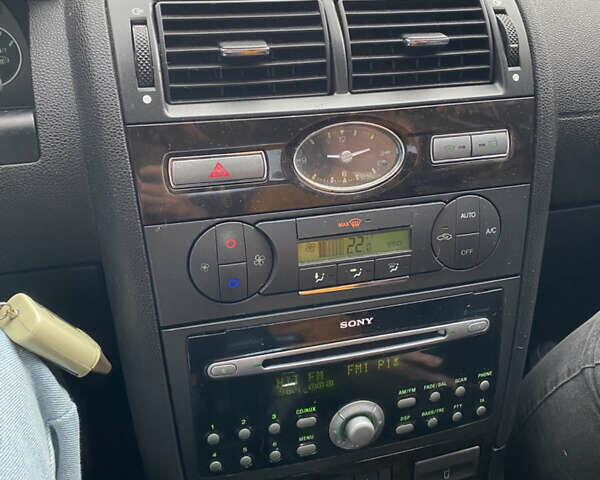 Серый Форд Мондео, объемом двигателя 2 л и пробегом 450 тыс. км за 3600 $, фото 4 на Automoto.ua