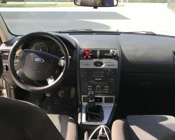 Серый Форд Мондео, объемом двигателя 2 л и пробегом 296 тыс. км за 4500 $, фото 9 на Automoto.ua