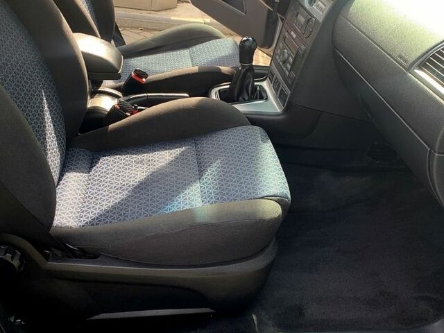 Серый Форд Мондео, объемом двигателя 2 л и пробегом 221 тыс. км за 3200 $, фото 9 на Automoto.ua