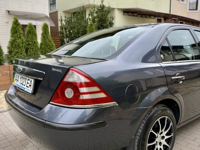 Сірий Форд Мондео, об'ємом двигуна 2 л та пробігом 261 тис. км за 4200 $, фото 5 на Automoto.ua