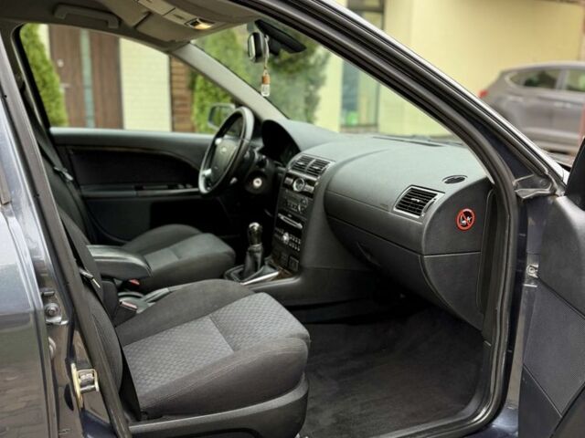 Сірий Форд Мондео, об'ємом двигуна 2 л та пробігом 261 тис. км за 4200 $, фото 19 на Automoto.ua