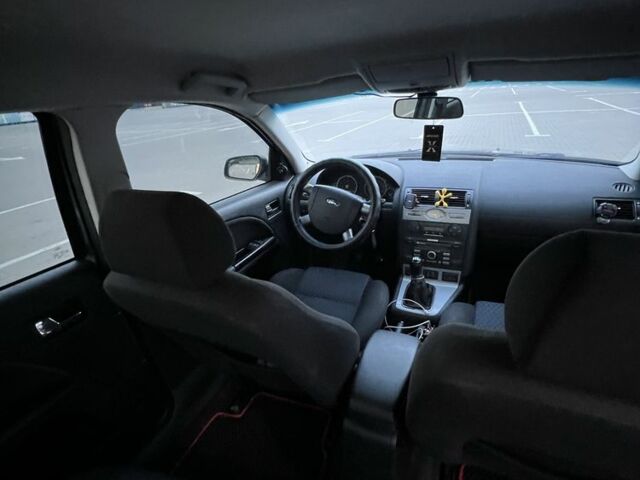 Сірий Форд Мондео, об'ємом двигуна 2 л та пробігом 150 тис. км за 4800 $, фото 6 на Automoto.ua