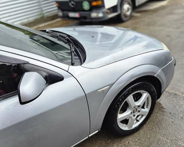 Серый Форд Мондео, объемом двигателя 1.8 л и пробегом 300 тыс. км за 4000 $, фото 4 на Automoto.ua