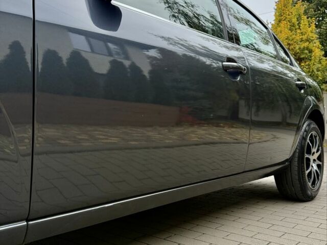 Сірий Форд Мондео, об'ємом двигуна 2 л та пробігом 261 тис. км за 4200 $, фото 9 на Automoto.ua