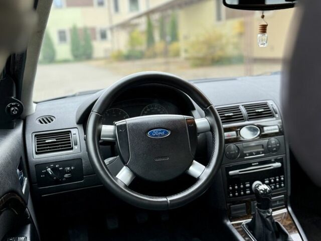 Сірий Форд Мондео, об'ємом двигуна 2 л та пробігом 261 тис. км за 4200 $, фото 20 на Automoto.ua