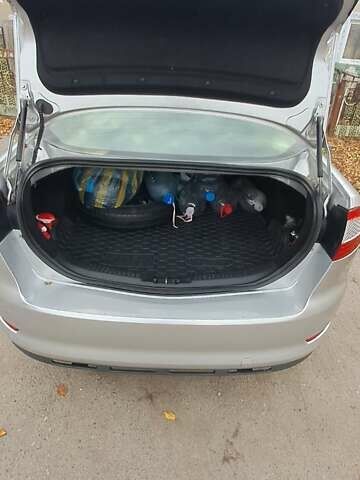 Серый Форд Мондео, объемом двигателя 2.3 л и пробегом 235 тыс. км за 6200 $, фото 4 на Automoto.ua