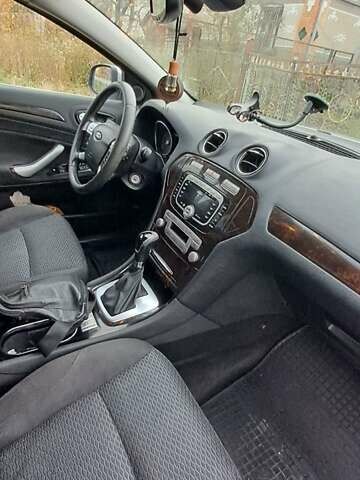 Серый Форд Мондео, объемом двигателя 2.3 л и пробегом 235 тыс. км за 6200 $, фото 3 на Automoto.ua