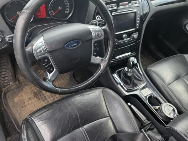 Серый Форд Мондео, объемом двигателя 1.8 л и пробегом 300 тыс. км за 4592 $, фото 7 на Automoto.ua