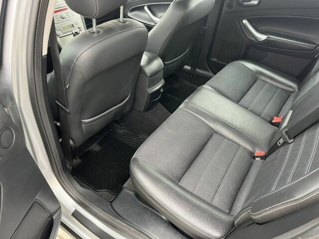 Серый Форд Мондео, объемом двигателя 2 л и пробегом 280 тыс. км за 3259 $, фото 3 на Automoto.ua