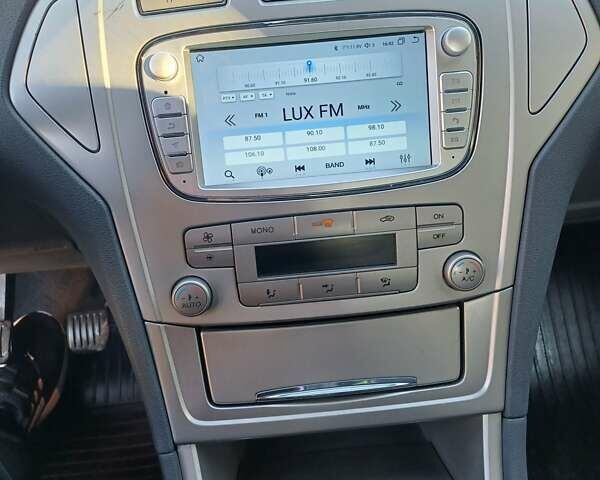 Сірий Форд Мондео, об'ємом двигуна 1.8 л та пробігом 220 тис. км за 6000 $, фото 13 на Automoto.ua