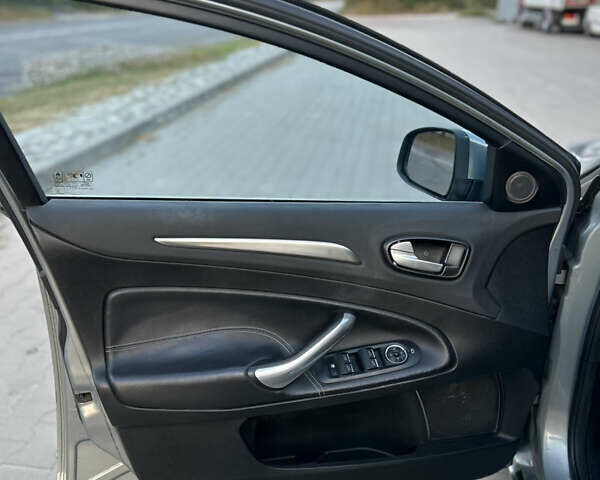 Сірий Форд Мондео, об'ємом двигуна 2 л та пробігом 246 тис. км за 7000 $, фото 9 на Automoto.ua
