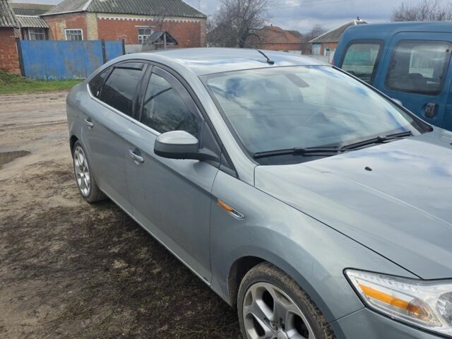 Серый Форд Мондео, объемом двигателя 1.8 л и пробегом 300 тыс. км за 4592 $, фото 1 на Automoto.ua