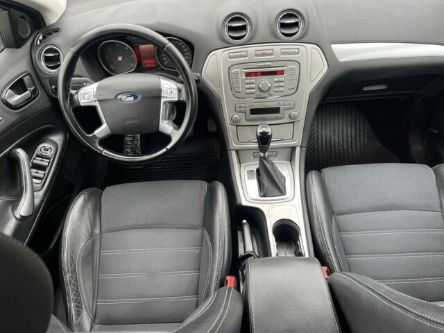 Серый Форд Мондео, объемом двигателя 2 л и пробегом 280 тыс. км за 3259 $, фото 1 на Automoto.ua