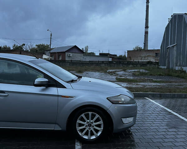 Сірий Форд Мондео, об'ємом двигуна 1.75 л та пробігом 348 тис. км за 5400 $, фото 1 на Automoto.ua