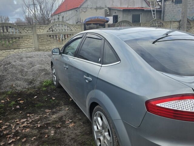 Серый Форд Мондео, объемом двигателя 1.8 л и пробегом 300 тыс. км за 4592 $, фото 3 на Automoto.ua