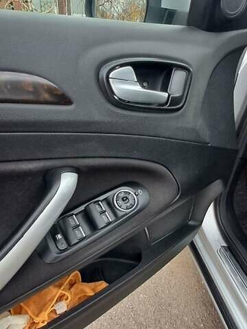 Серый Форд Мондео, объемом двигателя 2.3 л и пробегом 235 тыс. км за 6200 $, фото 12 на Automoto.ua