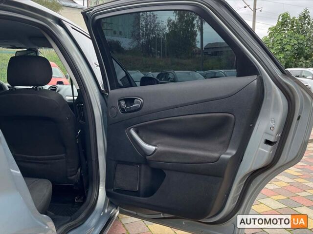 Серый Форд Мондео, объемом двигателя 2 л и пробегом 291 тыс. км за 6600 $, фото 16 на Automoto.ua