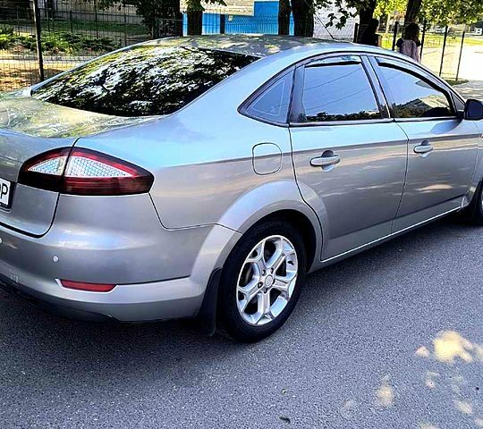 Серый Форд Мондео, объемом двигателя 2 л и пробегом 317 тыс. км за 5700 $, фото 4 на Automoto.ua