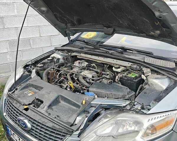 Серый Форд Мондео, объемом двигателя 2 л и пробегом 385 тыс. км за 5000 $, фото 4 на Automoto.ua