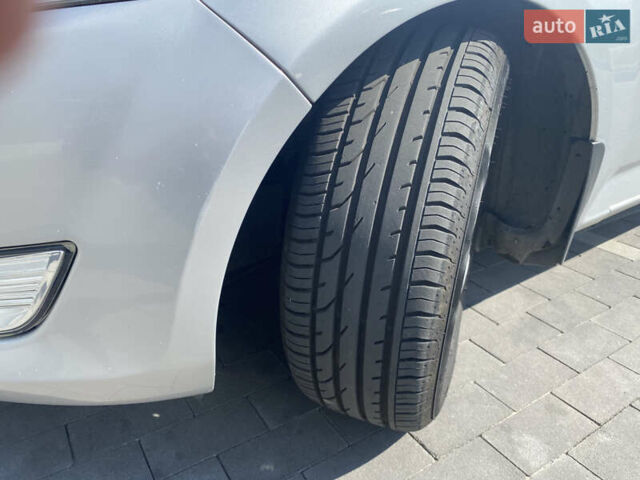 Серый Форд Мондео, объемом двигателя 2.26 л и пробегом 195 тыс. км за 7800 $, фото 2 на Automoto.ua