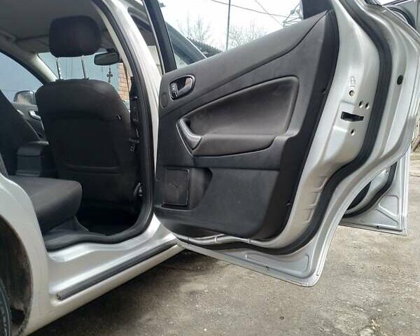 Сірий Форд Мондео, об'ємом двигуна 2.26 л та пробігом 267 тис. км за 4999 $, фото 15 на Automoto.ua