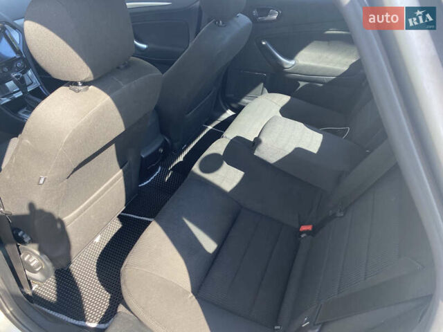 Серый Форд Мондео, объемом двигателя 2.26 л и пробегом 195 тыс. км за 7800 $, фото 8 на Automoto.ua