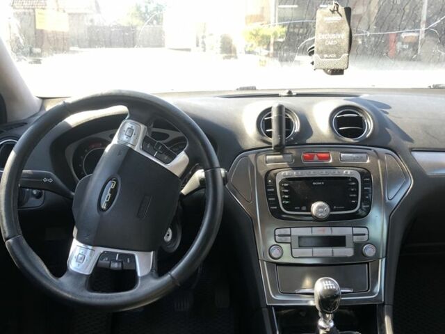 Серый Форд Мондео, объемом двигателя 2.5 л и пробегом 250 тыс. км за 2650 $, фото 6 на Automoto.ua