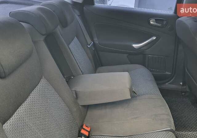 Серый Форд Мондео, объемом двигателя 2.3 л и пробегом 238 тыс. км за 5900 $, фото 13 на Automoto.ua