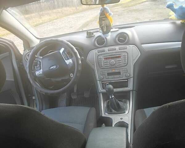 Серый Форд Мондео, объемом двигателя 2 л и пробегом 385 тыс. км за 5000 $, фото 16 на Automoto.ua