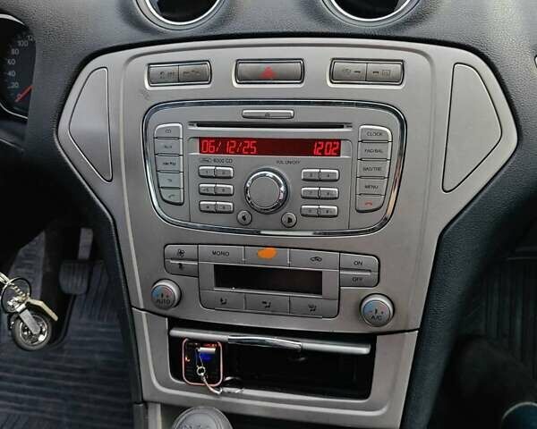 Серый Форд Мондео, объемом двигателя 2 л и пробегом 385 тыс. км за 5000 $, фото 21 на Automoto.ua