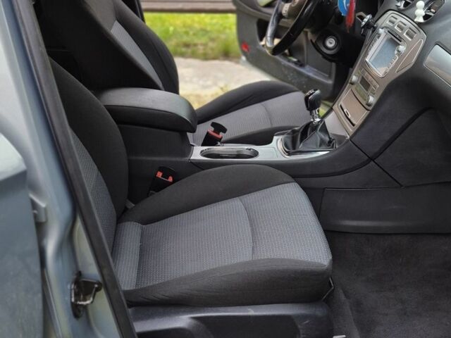 Серый Форд Мондео, объемом двигателя 1.8 л и пробегом 150 тыс. км за 6500 $, фото 5 на Automoto.ua